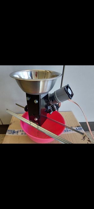 Spărgător de nuci electric