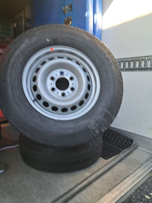 Anvelope Noi 225 75 16 CP Michelin Continental.