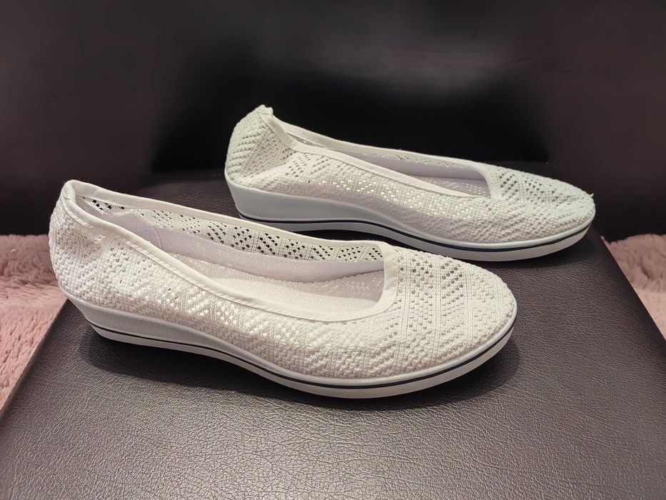 Бели обувки пролетни-летни