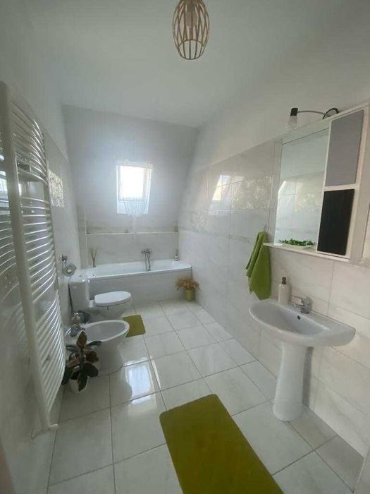 Apartament cu 3 camere