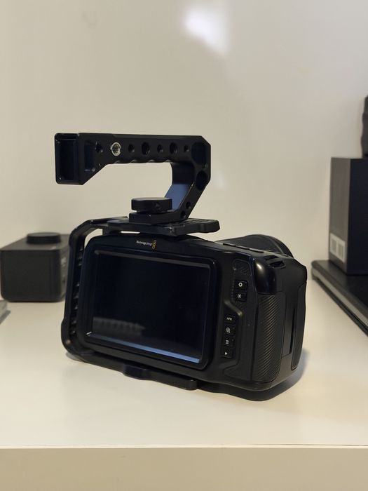 Kit Blackmagic Pocket Cinema Camera 4K + Sigma 16mm f/1.4 + Monitor Feelworld 568
