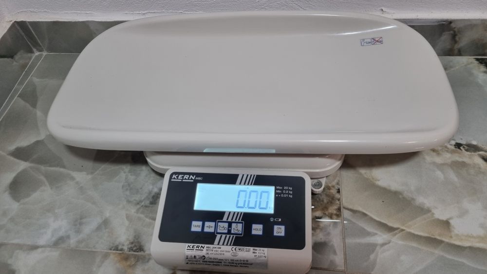 Cântar profesional bebeluși KERN MBC 20K10M – 20 kg, precizie 10 g