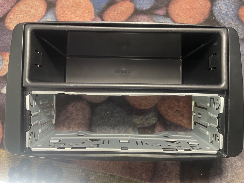 Адапторна рамка и CD player Pioneer за Mercedes W203 преди фейс