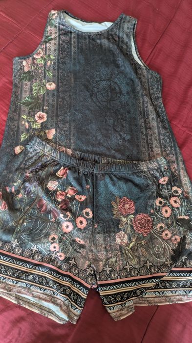 Compleu pantaloni scurți și maieu xl