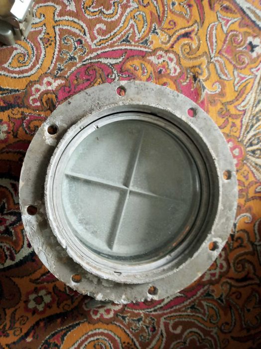 Иллюминатор корабельный