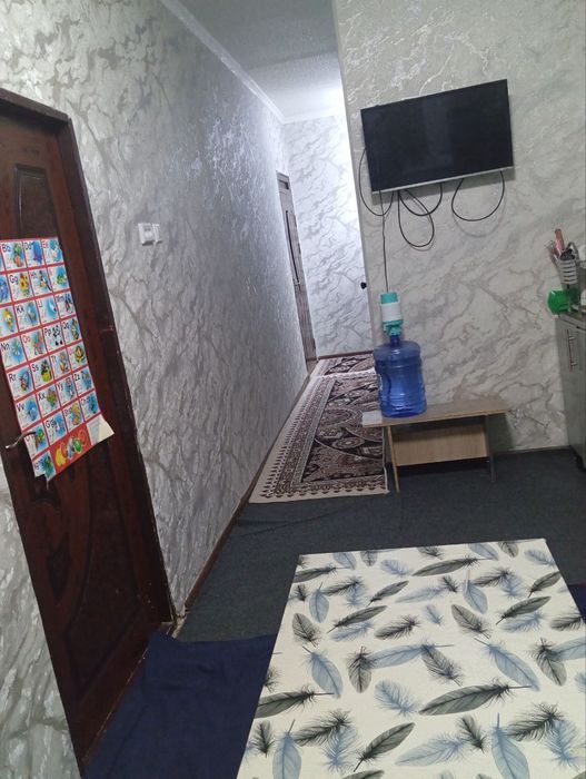 Navoiy shahrida 1 xona 2 xona qilingan uymiz sotiladi narhinikelishamz