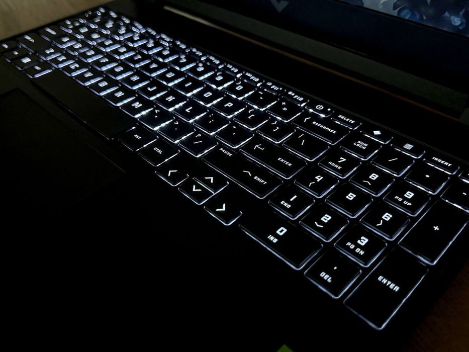 Hp victus 15 14- AVLOD ZEN 4 RTX 4050 6 GB