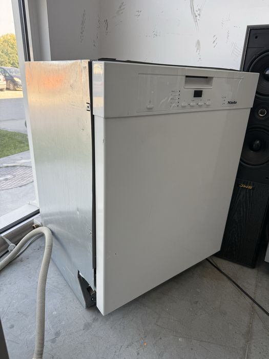 Съдомиялна MIELE 60/см с три кошници