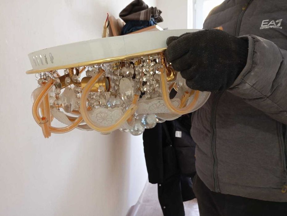 продам люстру потолочную