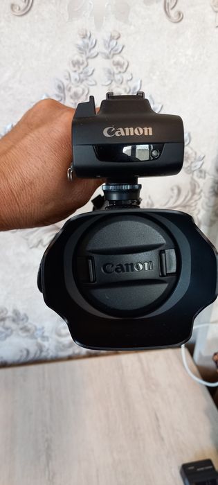 Видеокамера Canon xa10 сотилади