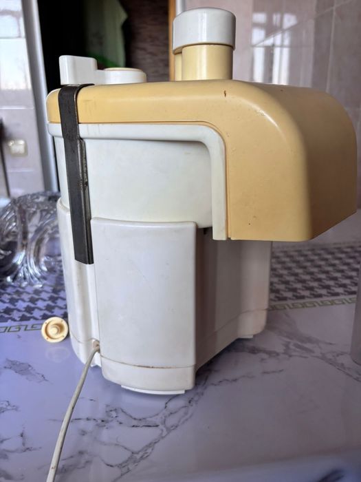 Сока выжималка продам срочно