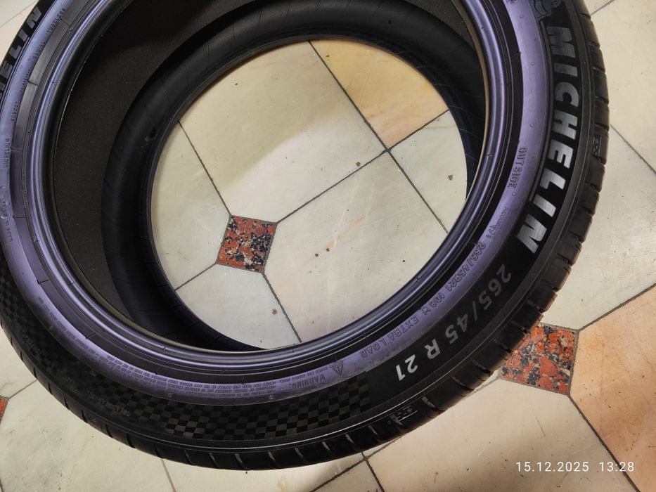 Li 9 Michelin 265/45/21