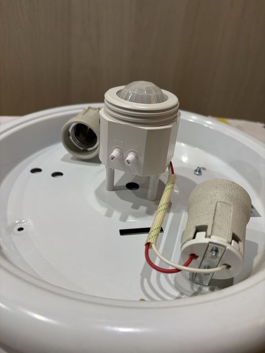 Продаю светильник с дат.движением