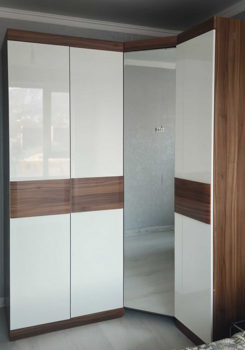 Шкаф угловой для спальни