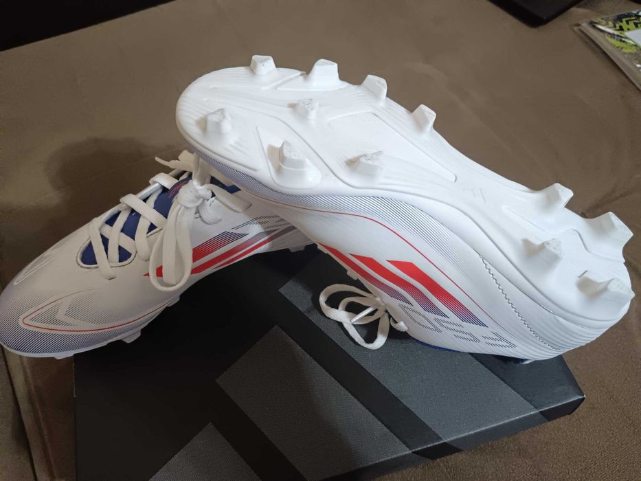 Бутонки Adidas нови!!! н. 36 и 2/3