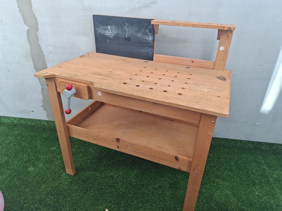 Детска работна маса