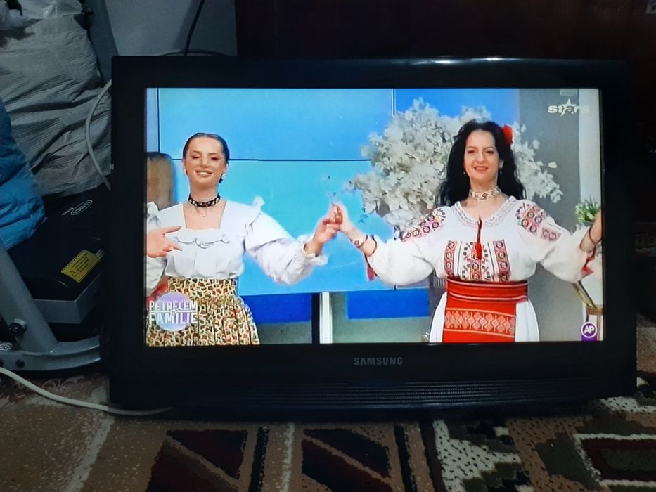 Vând TV Samsung  diagonala 67