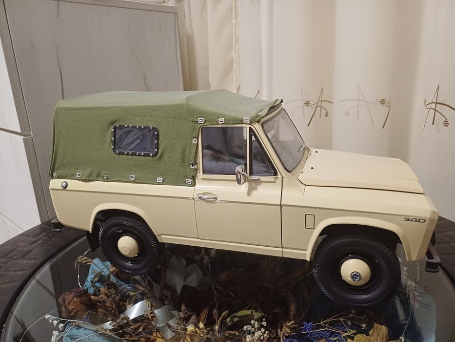 Vând machete la pachet Aro+elicopter