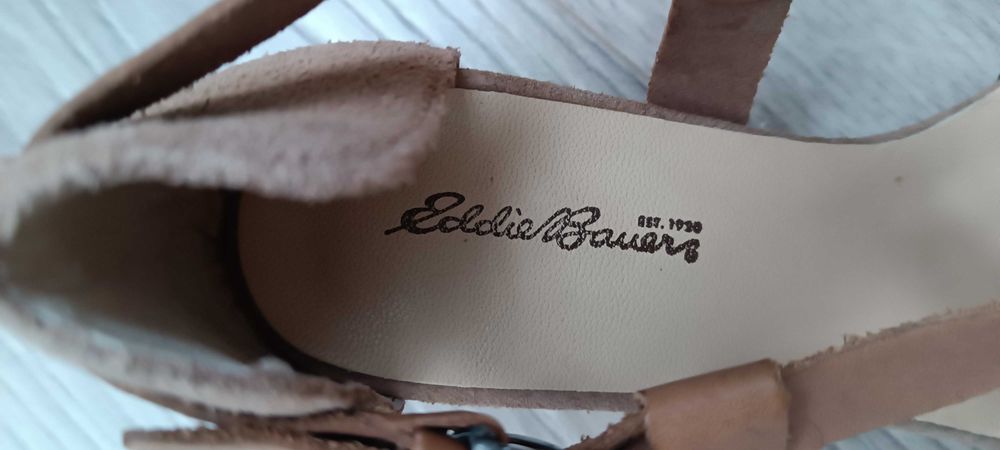 Бежови велурени сандали Eddie Bauers nr.36/37