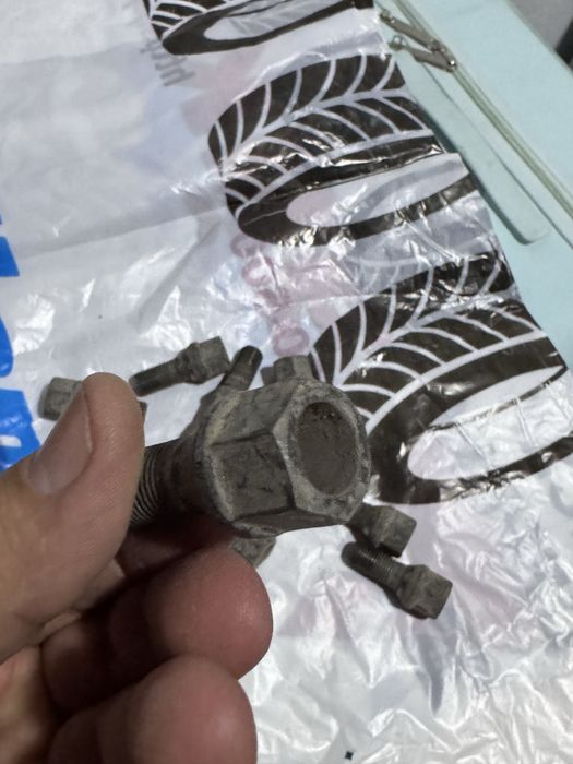 Продам болты на штампы Ваз