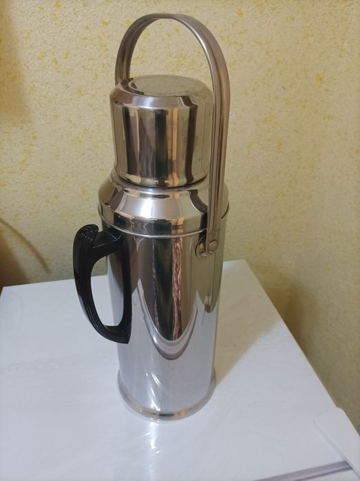 Большой термос в хорошем состоянии