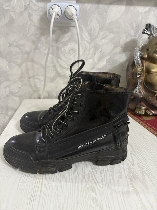 Продам Осенние черные ботинки