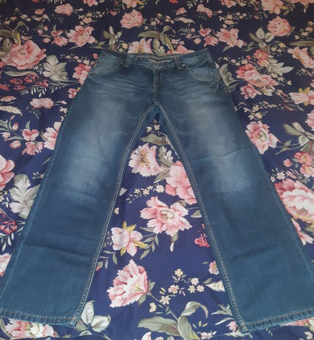 Продам    джинсы