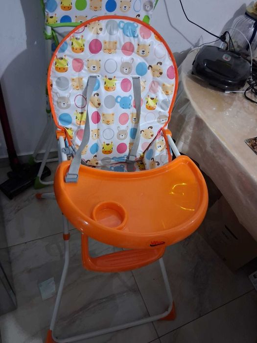 Vand scaun de masa pentru copilul, cumpărat de nou 2 buc