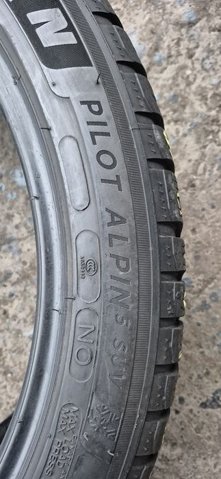 4 anvelope iarna Michelin 275/40/21.Pretul este pe bucata.