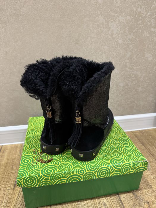 Продам угги очень теплые