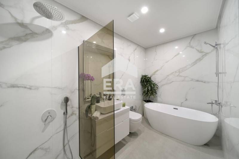 Акт 16! Луксозен панорамен четиристаен апартамент за продажба в затвор