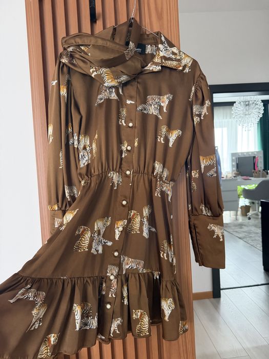 Rochie de varǎ cu cordon si esarfa pentru cap