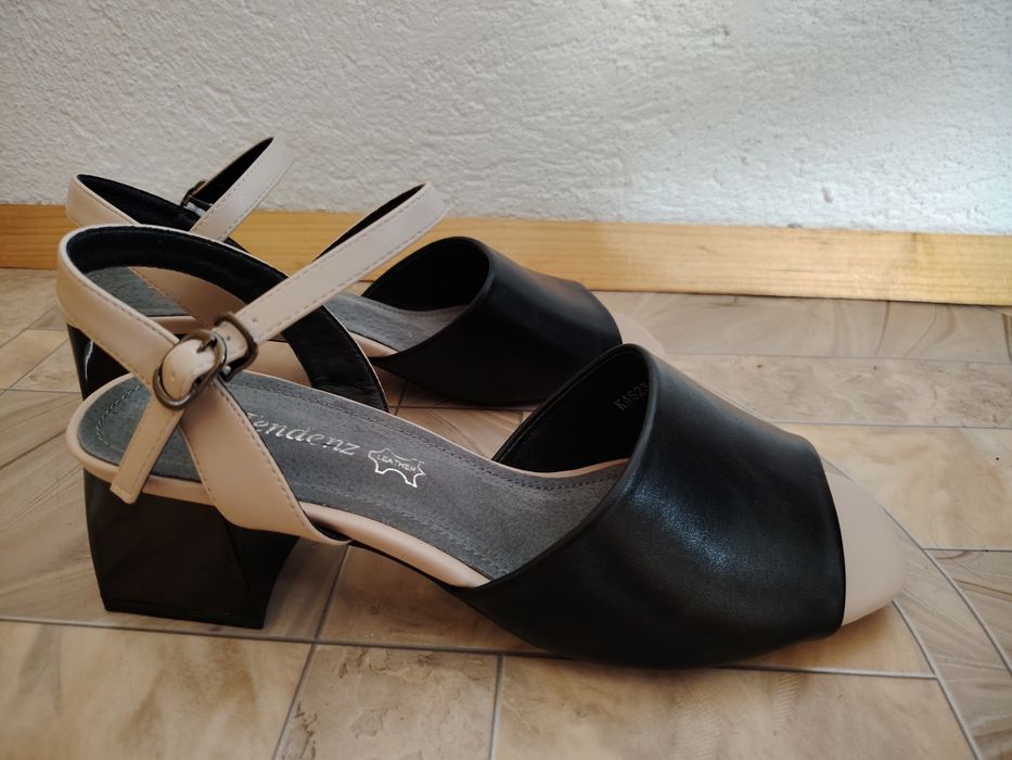 Нови сандали с ток