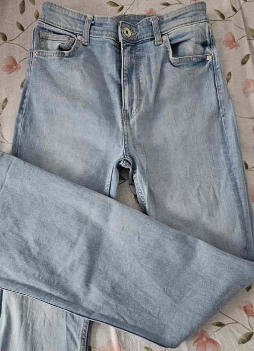 Blugi cu talie înaltă bershka