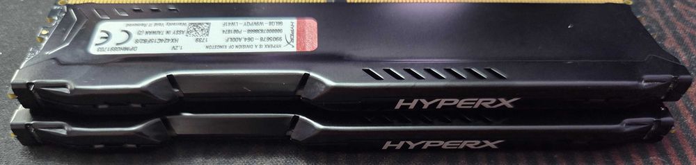 Рам Памет: Kingston HyperX 16GB (2x8GB) DDR4 2400MHz CL15