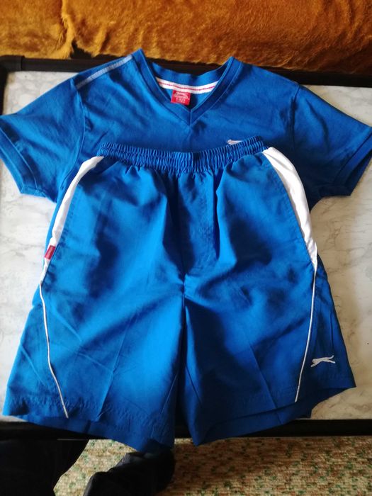 Продавам детски комплект(синьо-бял) -Slazenger original