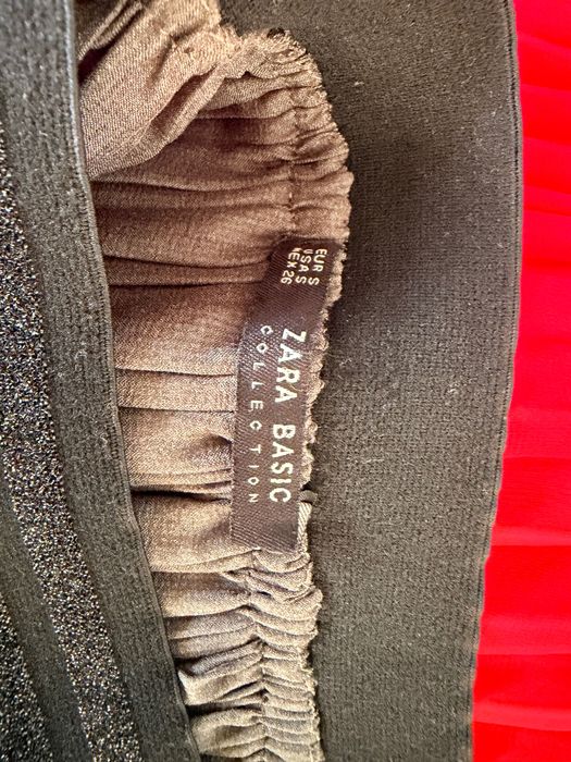 Поли с плисета различни цветове