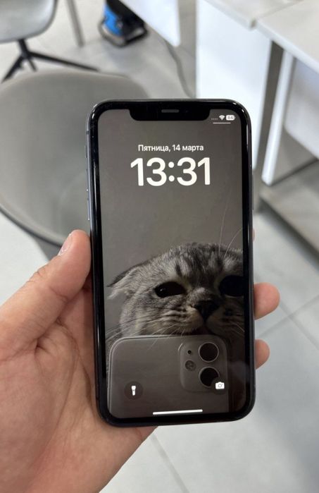 Продам Айфон 11.