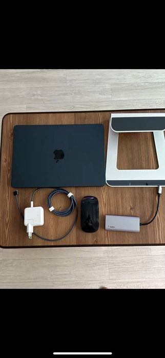 MacBook M2 Air 13 dyumli sotilmoqda.

Texnik xususiyatlari: 8GB RAM /