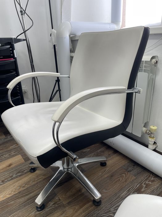 Парикмахерское кресло