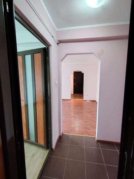 Apartament cu 2 camere de vânzare – zonă ultracentrală, renovat, Drăgășani