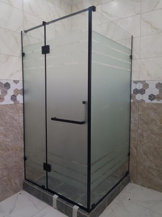 Стеклянные ограждения индивидуальных размеров.