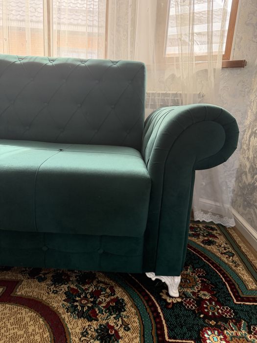 Диван с двумя креслами