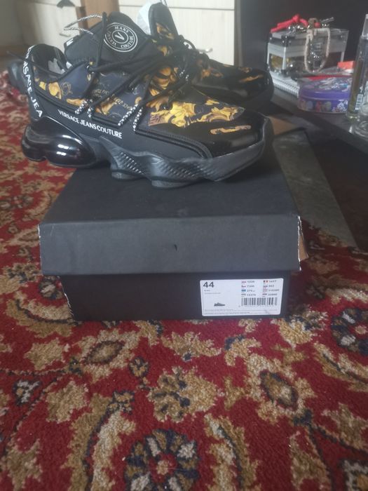 Чисто нови обувки Versace
