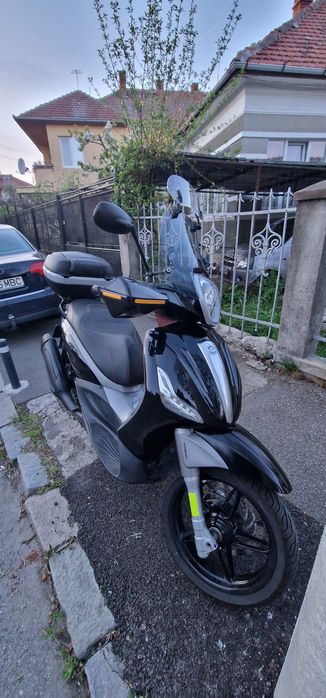 Vând Piaggio  Beverly 350