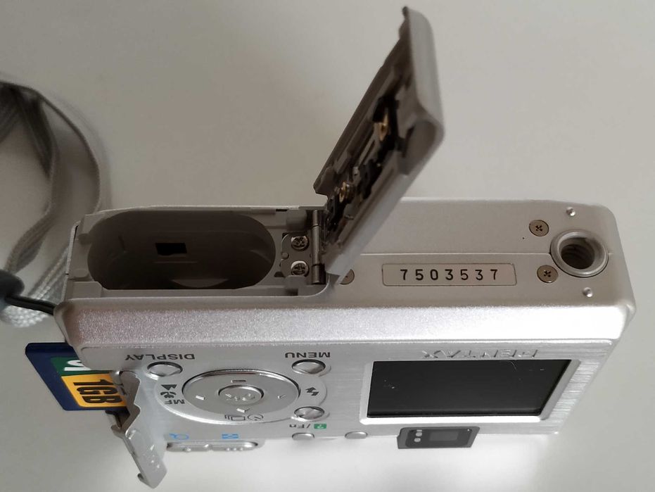 Цифровая камера Pentax Optio S40