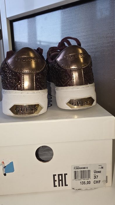 Adidasi Guess cu pietricele