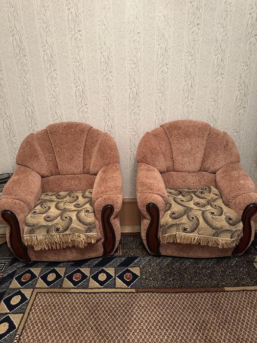 Уголок отдыха ( диван и 2 кресла)