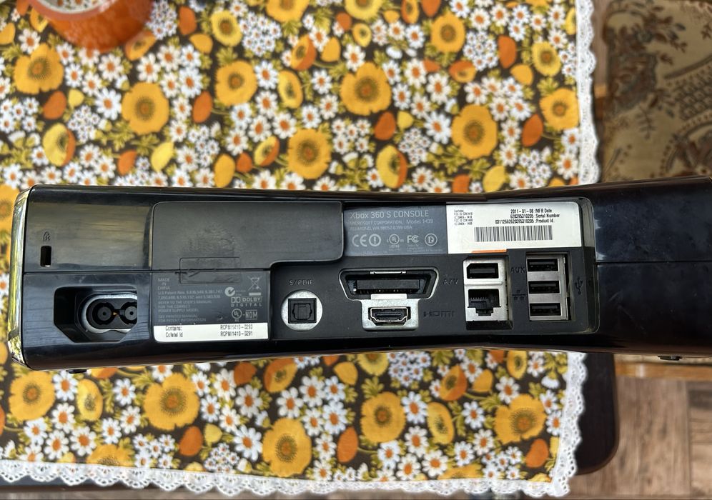 Xbox 360 S 250 GB + 2 controllere