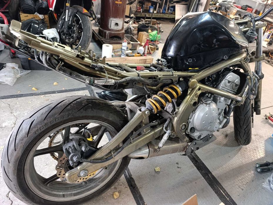Кавазаки ЕР6Н Kawasaki ER6N на части.